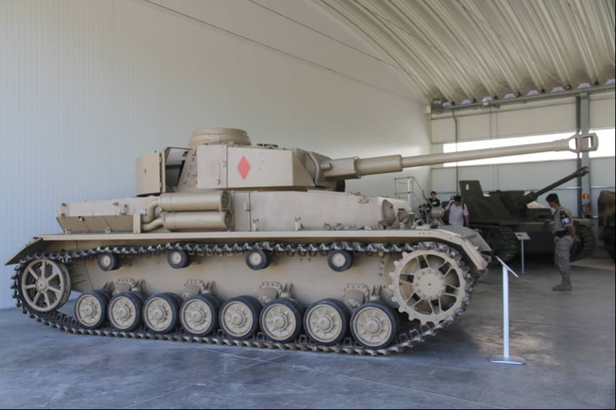El "Panzer IV Ausf.H", el principal carro de combate de Alemania durante la II Guerra Mundial: hasta un total de 20 sirvieron con el Ej