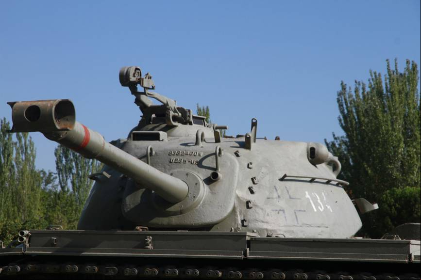 Curioso detalle de la torre de este M-48, en el que se distingue la cruz del Ej