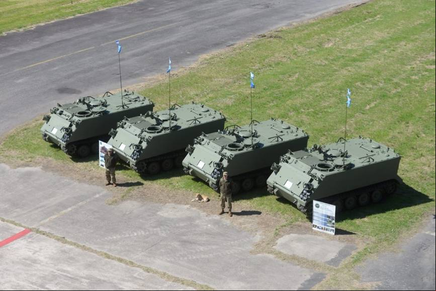 M113A2 recien salidos de los talleres de Boulogne. (Luis Pi
