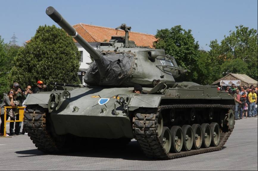 Vista frontal del M-47 E1, lleva las insignias de cuando serv