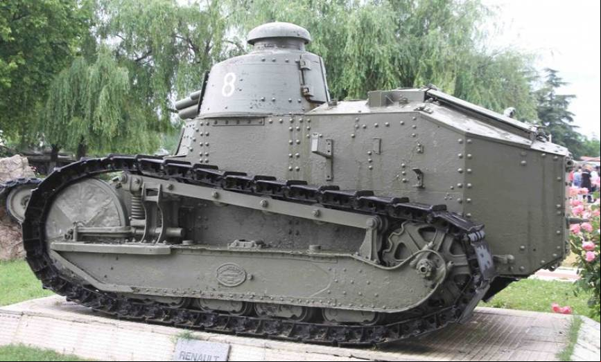 Imagen inicial del Renault FT-17, cuya restauraci