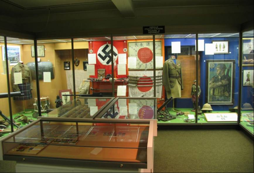 Salas correspondientes a la II Guerra mundial, que albergan recuerdos tanto alemanes y japoneses como aliados. (Antonio Ros Pau, Copyright defensa.com)