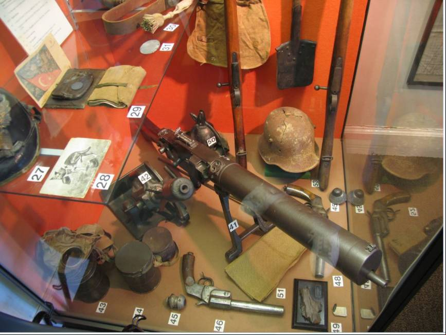 Materiales diversos procedentes de la I Guerra Mundial. (Antonio Ros Pau, Copyright defensa.com)