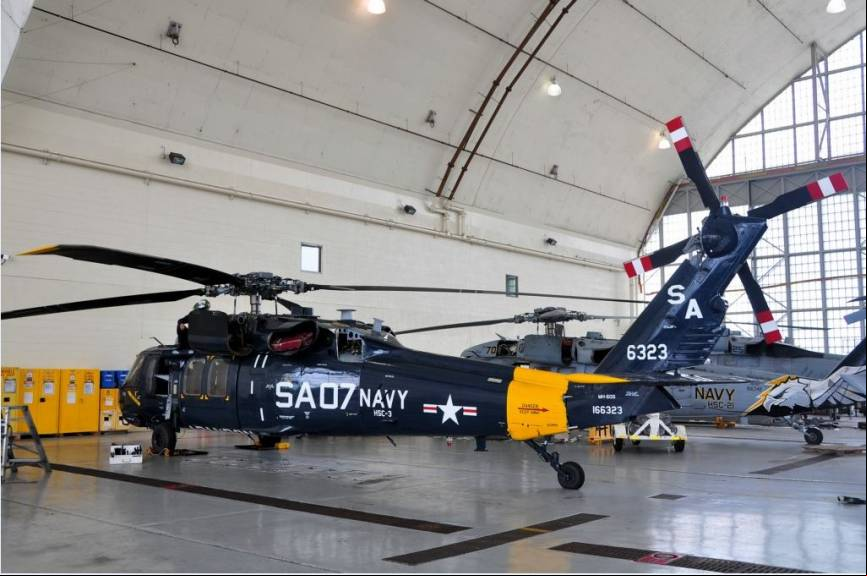 HH-60 con motivos del centenario de la US Navy. (Vicenzo E. Lagan