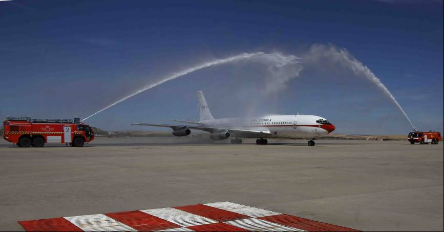 El arco de agua de los bomberos de la Base a