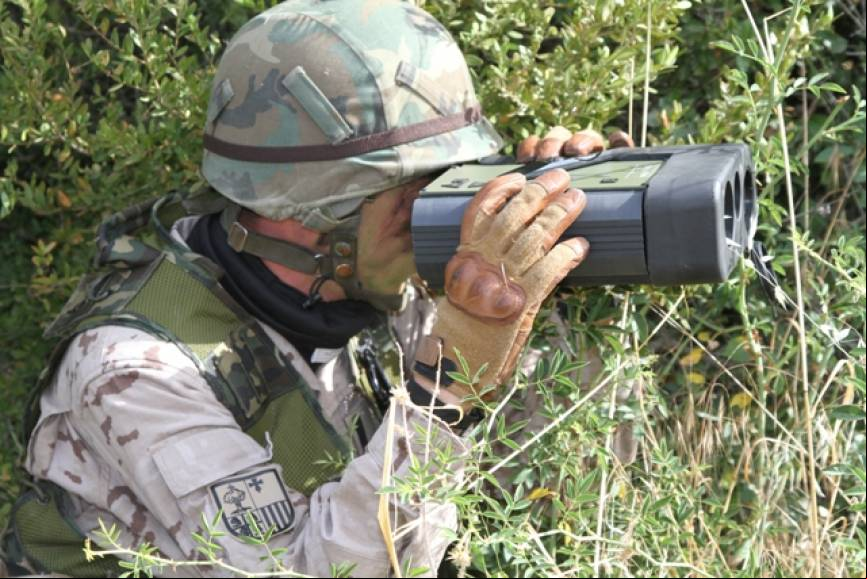 Militar asignado a un equipo de vigilancia y observaci