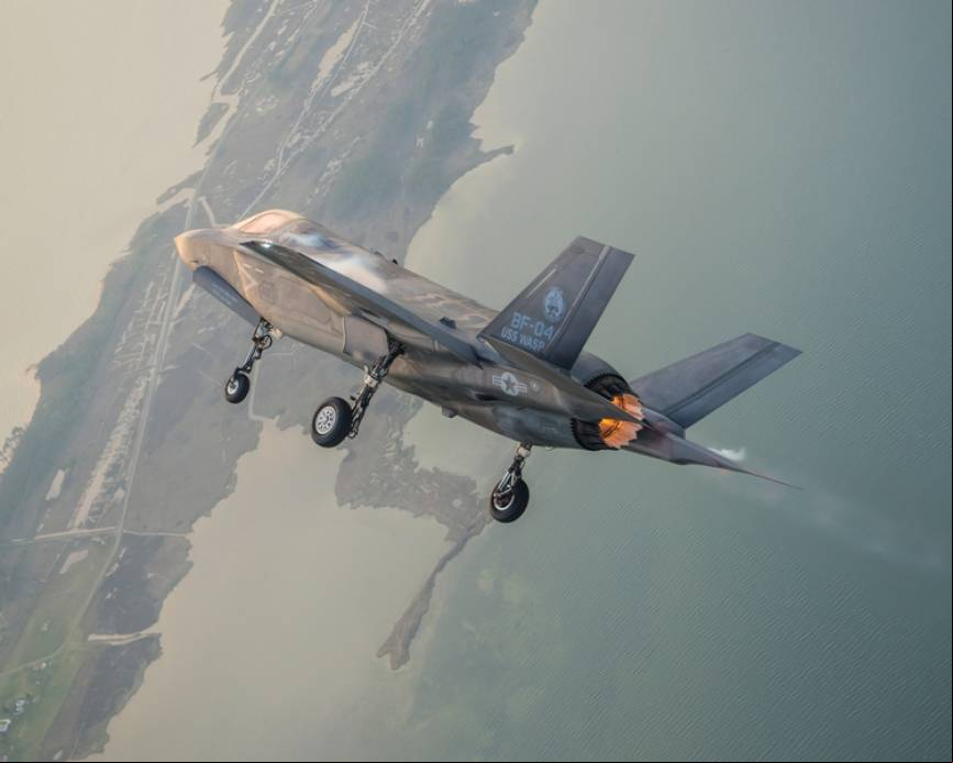 Imagen en vuelo de un F-35B de los Marines (foto Lockheed Martin).
