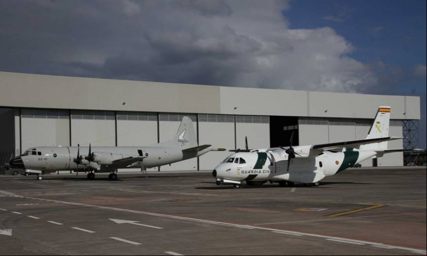 Uno de los CN235 del SAER en la plataforma de la base de Sigonella (Sicilia-Italia), donde su vital concurso ayuda a controlar la emigraci