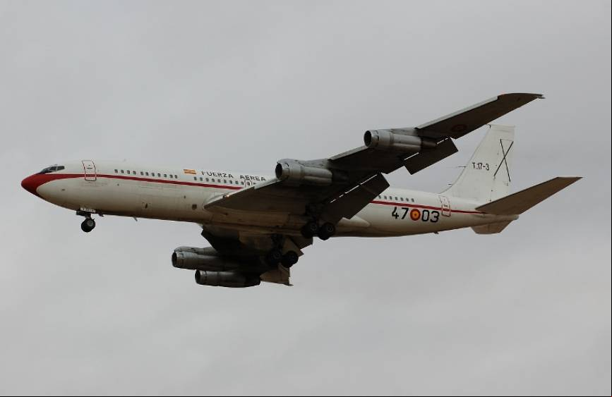 BOEING 707