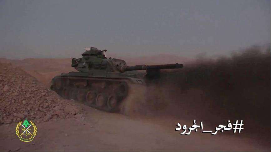 Uno de los M-60A3 tambi