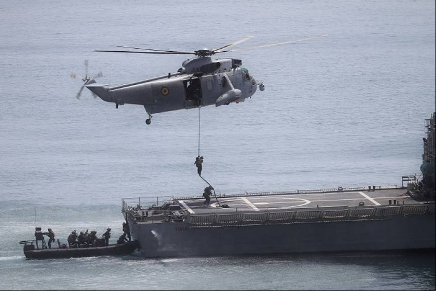 Momento del rescate del pesquero