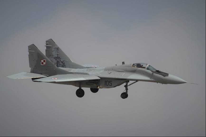 1- Un cazabombardero MiG-29, construido en la extinta URSS, vol