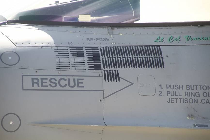 10- Espectacular registro de proyectiles lanzados por este F-16CM de los Estados Unidos contra los terroristas isl