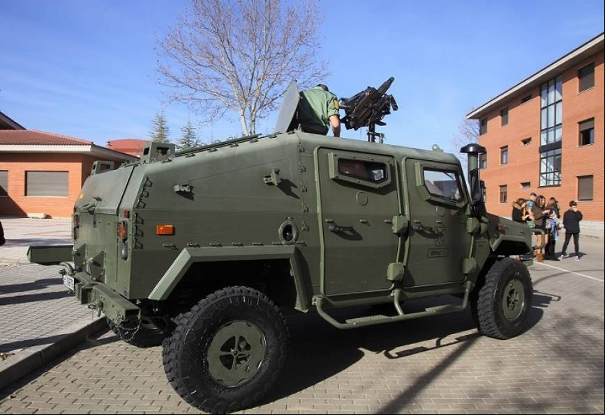Este Uro VAMTAC ST5 est