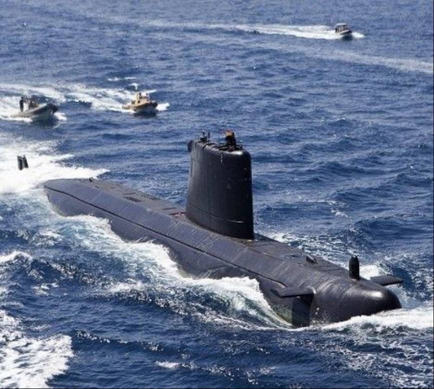 Submarino clase Galerna en superficie