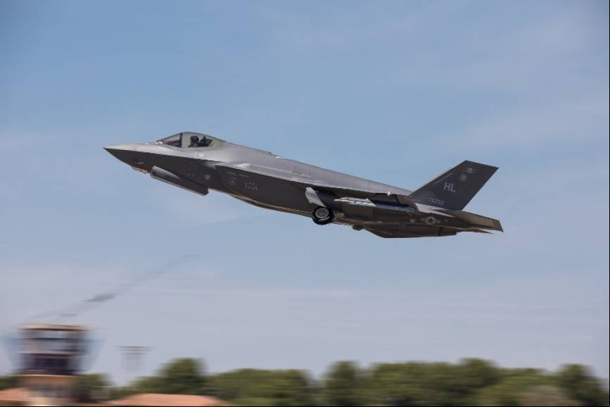 Por primera vez en el TLP de Albacete pudimos ver a el F35 Lightning II enviado por los EEUU desde Aviano (Italia)