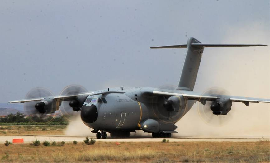 1- Un Airbus DS A400M del Ej