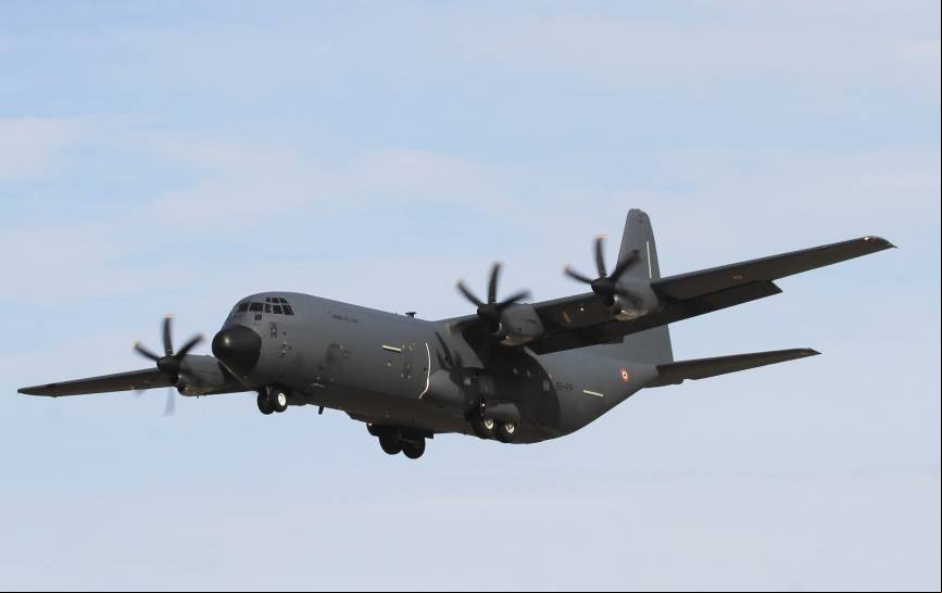 3- Otro C-130J-30 en aproximaci