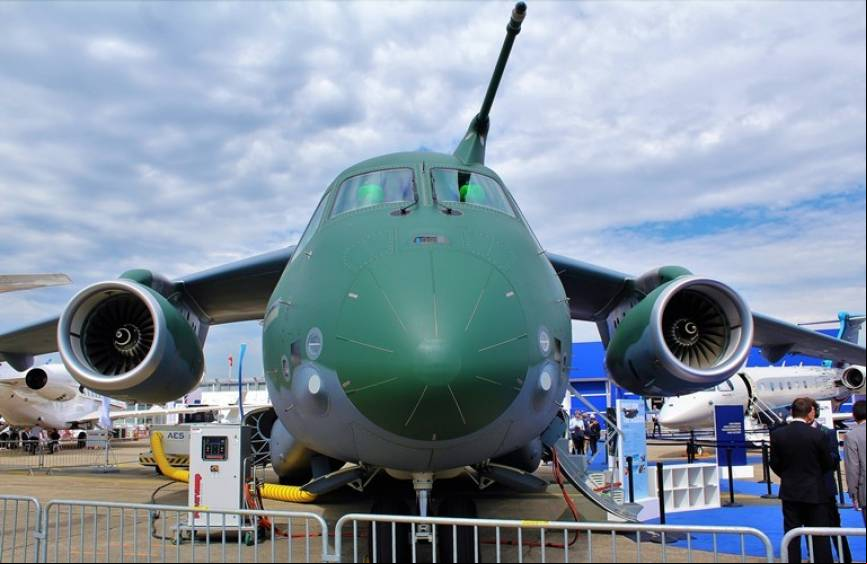 Esta aeronave, que no ha pasado en absoluto desapercibida en el Par