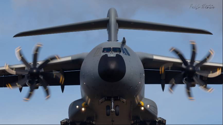 El modelo es el A400M de la RAF (Royal Air Force) con matr