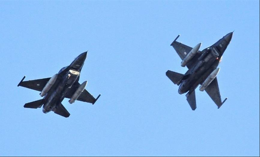 Dos F-16C griegos rompen el inicial sobre la base a