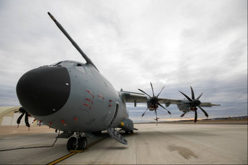 Su relevo, el imponente AIRBUS A400. Un avi