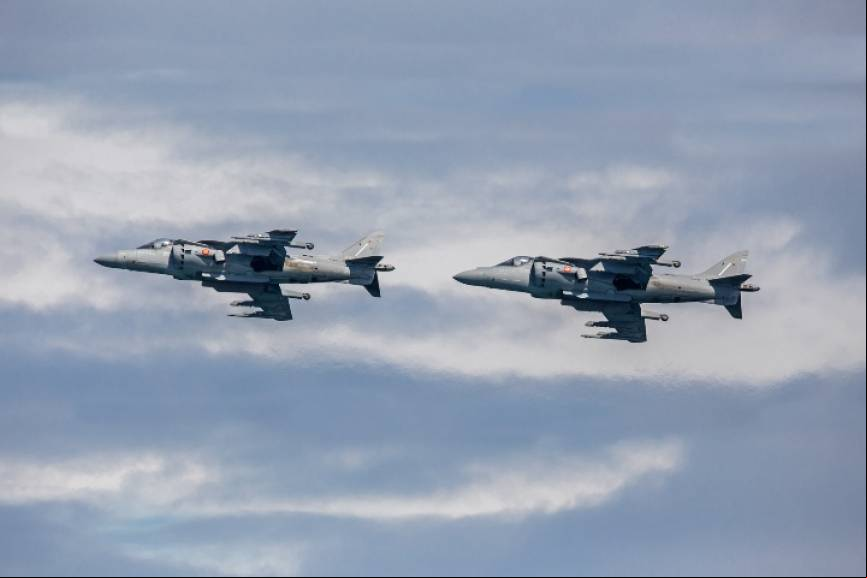Los aviones que opera en la actualidad son los AV-8B Harrier II Plus pertenecientes a la 9