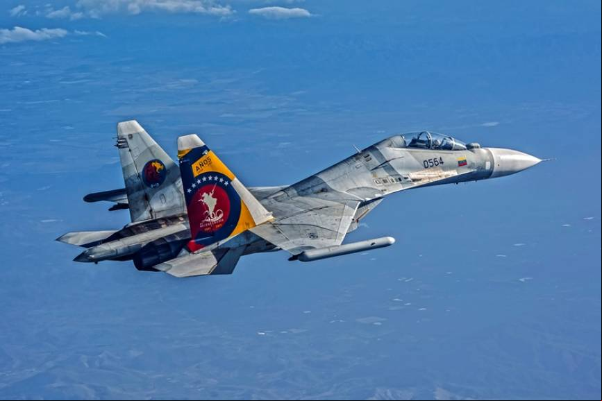 El Sukhoi Su-30 MkII muestra la barquilla de perturbaci