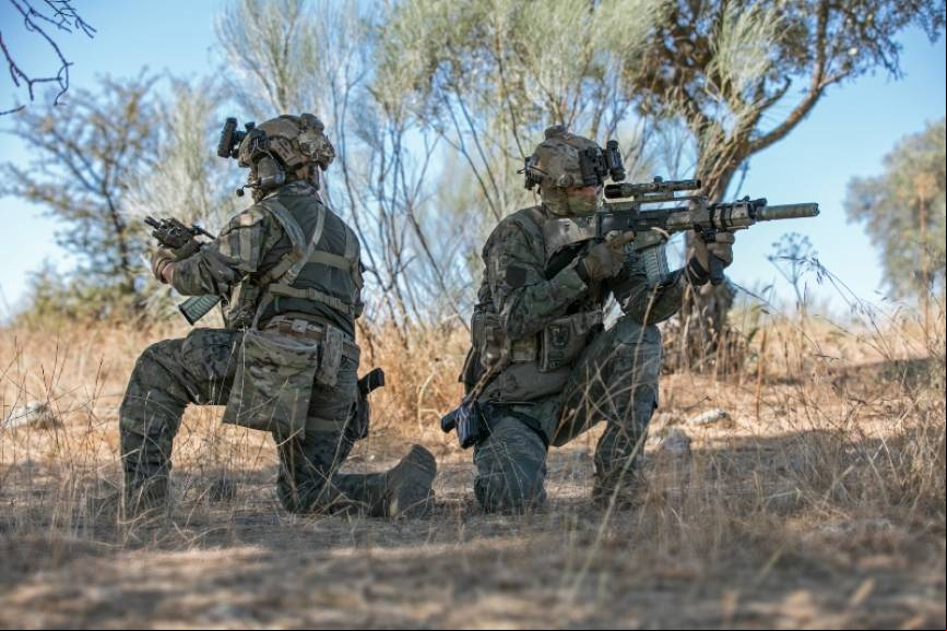 En operaciones de entrada inicial puede generar una unidad de reconocimiento o una unidad de combate capacitada para llevar a cabo misiones de informaci