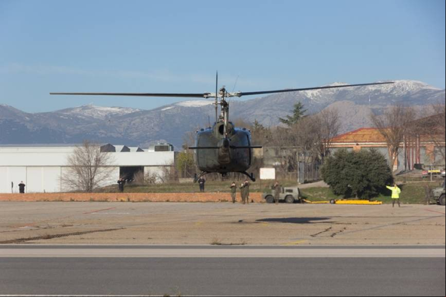 Vista posterior del UH-1H. Se aprecia claramente que estaba solo dotado de un motor, en concreto con la turbina Lycoming T53-L-13 de 1.400 CV.