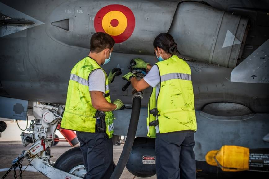 En la imagen se aprecia otra parte de la aeronave que no escapa a la revisi