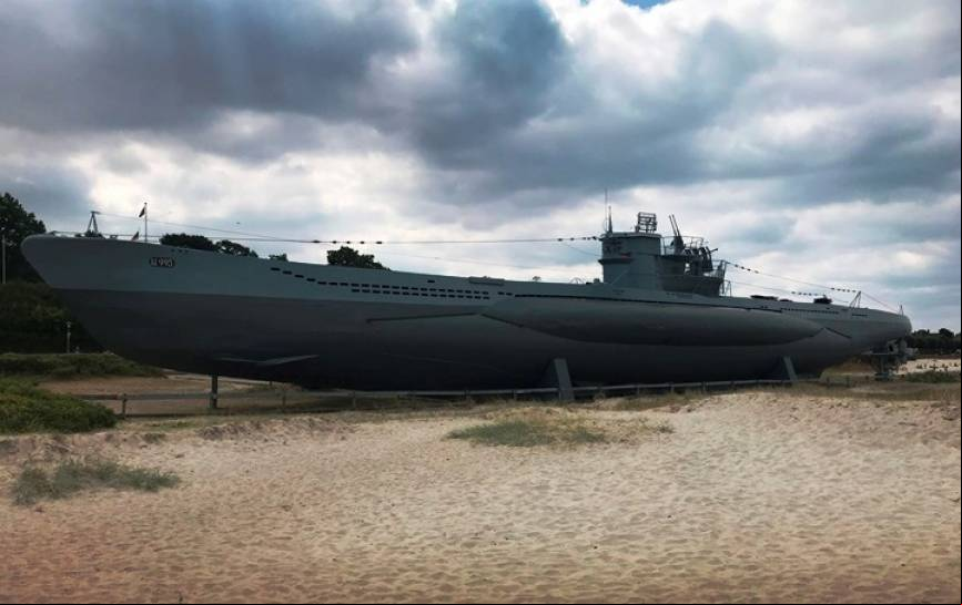 El U995, un submarino del tipo VIIc, entr