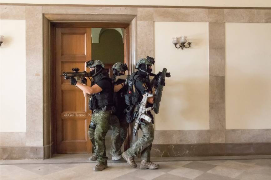 Sus funciones operativas son los habituales en este tipo de unidades: Incidentes con rehenes o de alto riesgo para las personas. Incidentes con delincuentes armados. Actuaciones en