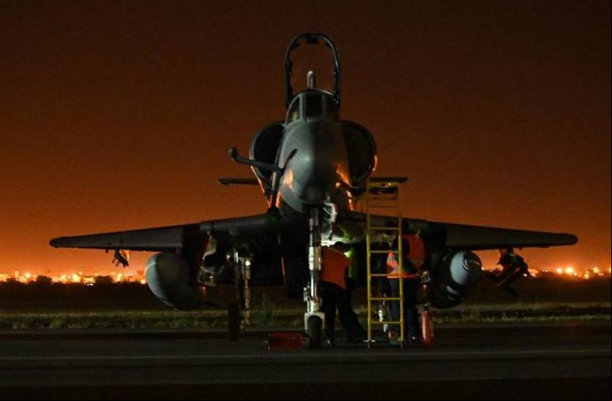 Los A-4AR de la V Brigada Aerea volaron extensamente , aqui en operacion nocturna