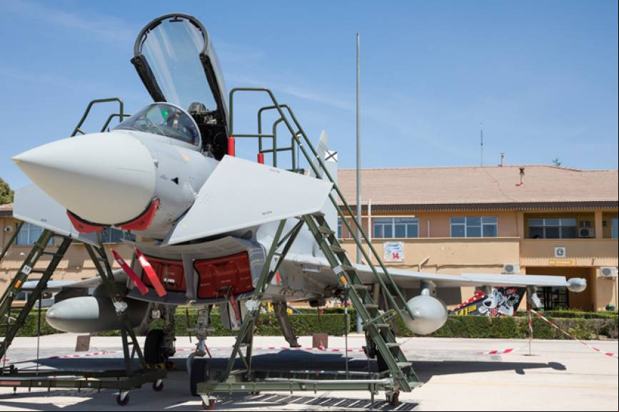 No es hasta Mayo de 2012 cuando comienza a implantarse el nuevo sistema de armas C.16 Eurofighter Tiphoon cuyo objetivo era hacer el relevo a los vetustos Mirage.