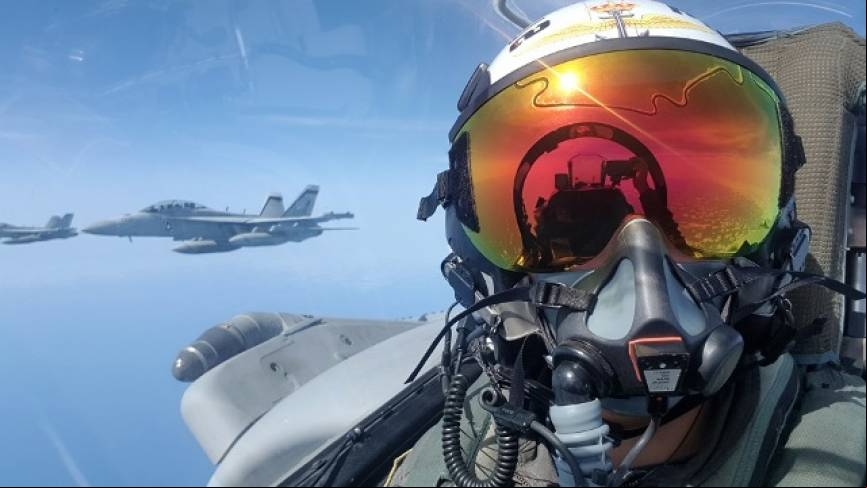Magnifico selfie del piloto de un Harrier volando en formaci