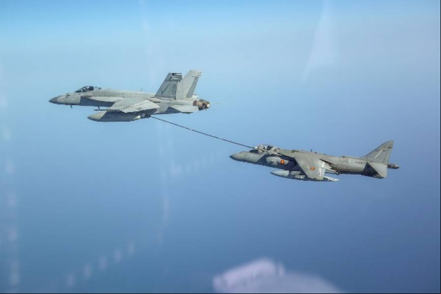 Otra imagen del primer refuelling de los