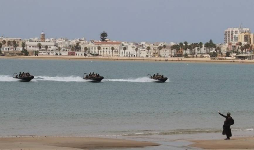 Un infante de Marina de la fuerza de reconocimiento se