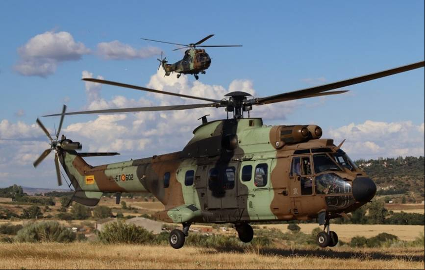 Los dos Airbus Helicopters AS532 "Cougar" que participaron en el desfile del d