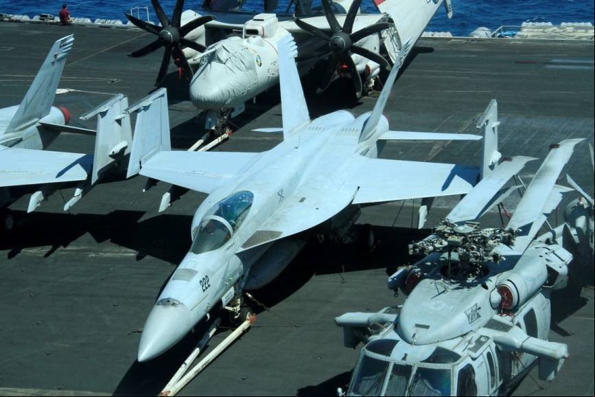 Uno de los Boeing F/A-18E