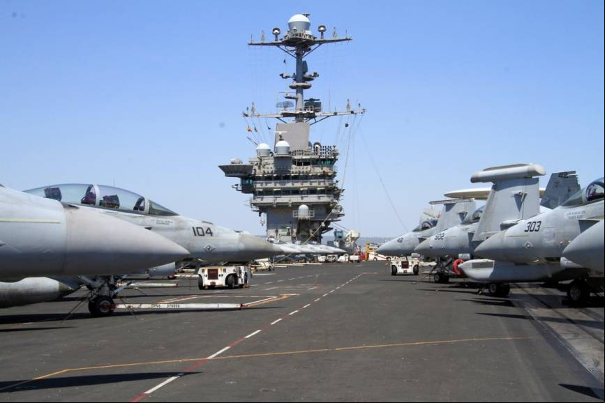 Vista de la isla del portaaviones