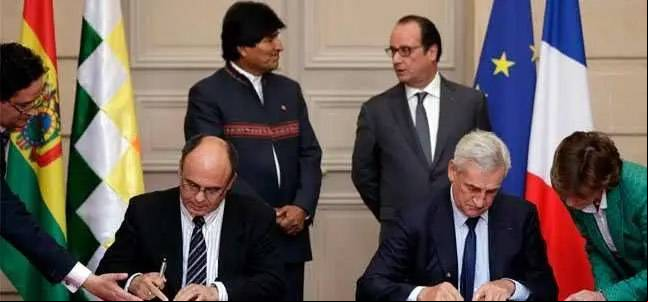 Firma del contrato de radares entre Thales y Bolivia en 2016.