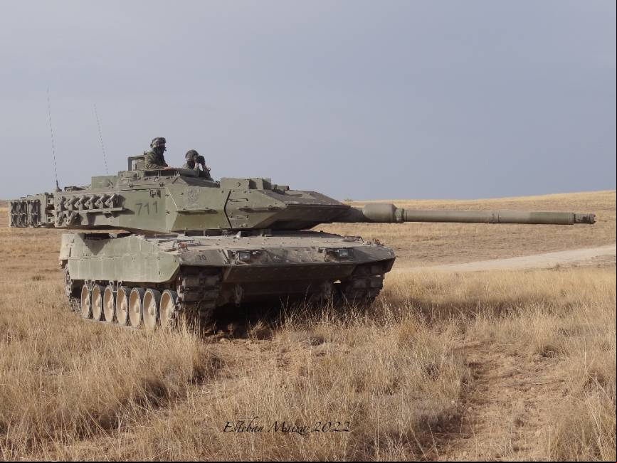 Un carro de combate Leopard 2E en posici