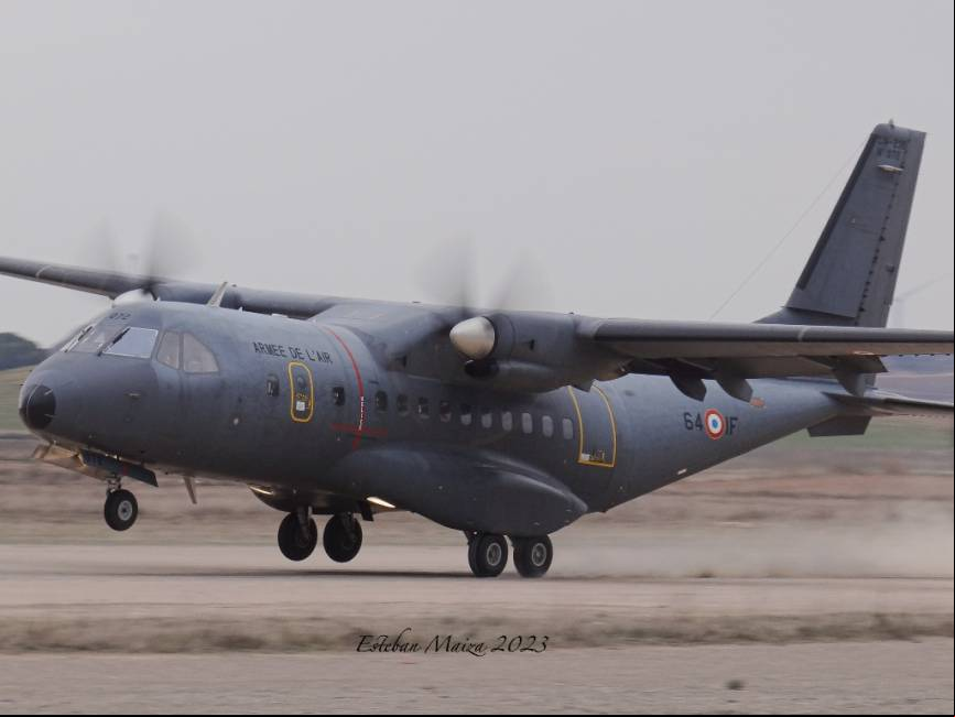 Un CN-235 del Arm