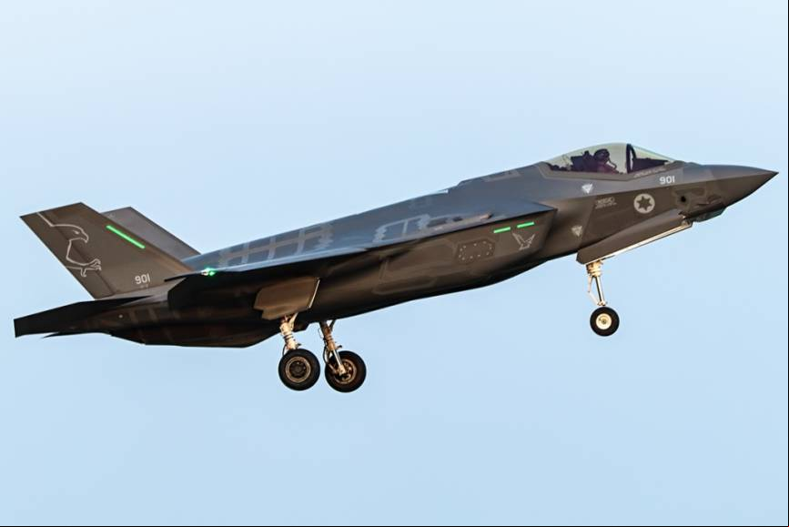 El F-35I matricula 901, que forma parte del 140 Escuadr