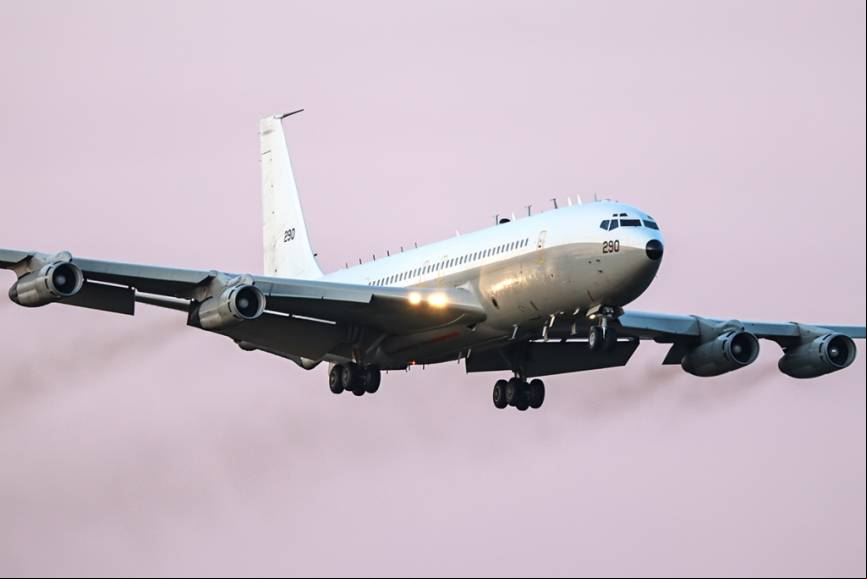 Hasta tres veteranos Boeing-707 repostaron a los F-35I en su etapa entre Bangor (Maine-USA) y Mor