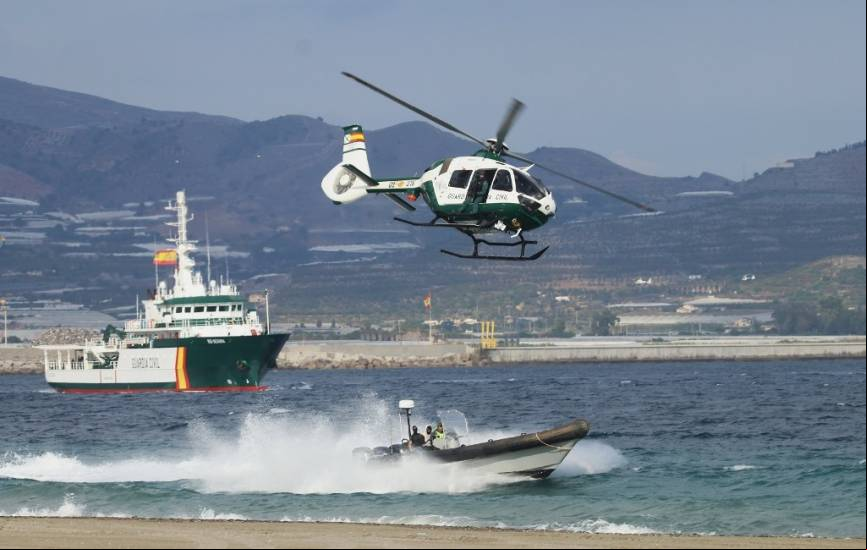 Diversos servicios de la Guardia Civil se coordinaron para detener a una lancha de