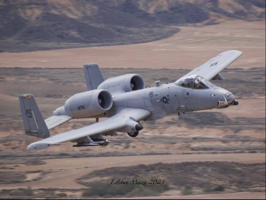 Merece la pena destacar que, en cumplimiento de la normativa vigente, los A-10 norteamericanos no utilizaron munici