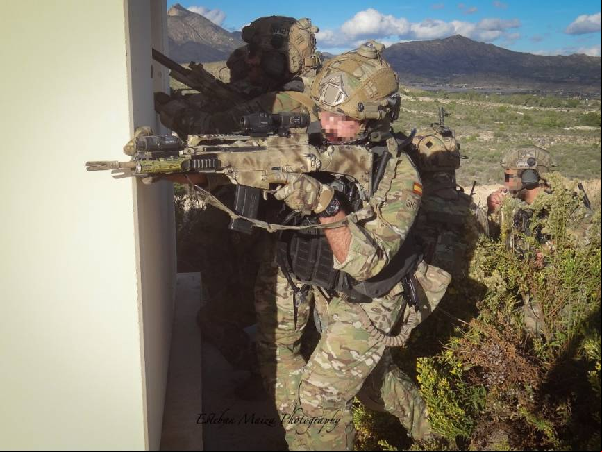 Un equipo operativo de agua del GOE III cubri