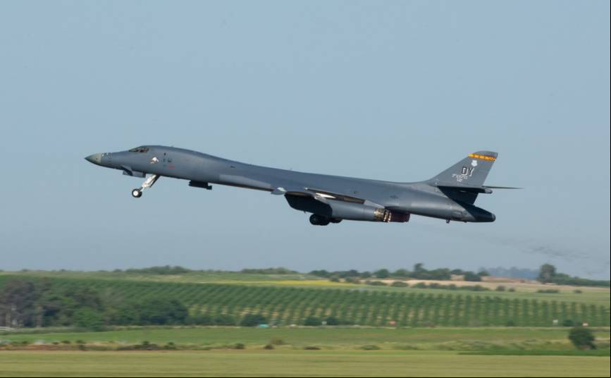 Despegue de uno de los B-1B, donde se aprecian su cuidado dise
